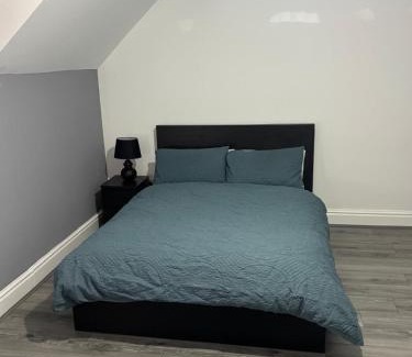 Edgbaston House | Elegance meets Comfort Free Parking Wifi Netflix and Ensuite Bathrooms