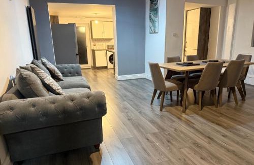 Edgbaston House | Elegance meets Comfort Free Parking Wifi Netflix and Ensuite Bathrooms