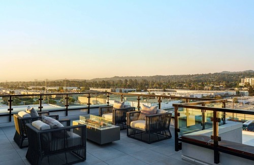 Burlingame Condo | Elegant 1BR Condo with Pool– One Adrian Living