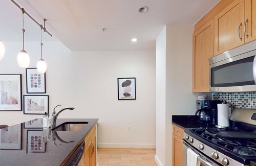 Clarendon Apartment | Elegant 1BR in Arlington near Metro, Gym + Pool