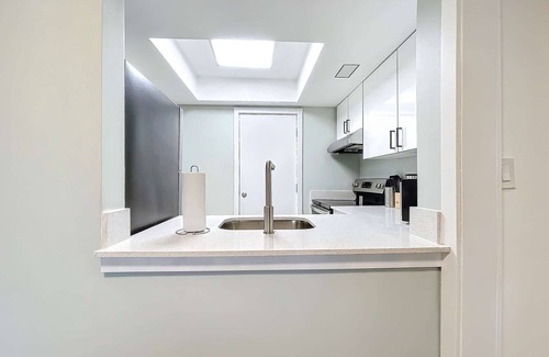 Lauderdale Harbours Condo | Elegant 1BR with Pool & Full Amenities