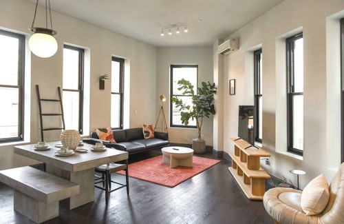Downtown Pittsburgh Apartment | Elegant 2BR in the Vibrant Heart of Pittsburgh