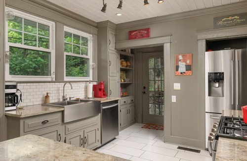 North Chattanooga House | Elegant 2BR North Chatt Bungalow-AMAZING Location!
