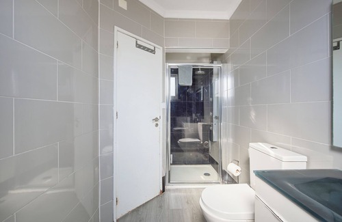 Beato Apartment | Elegant 3-Bedroom Apartment with Tejo River View in Alameda