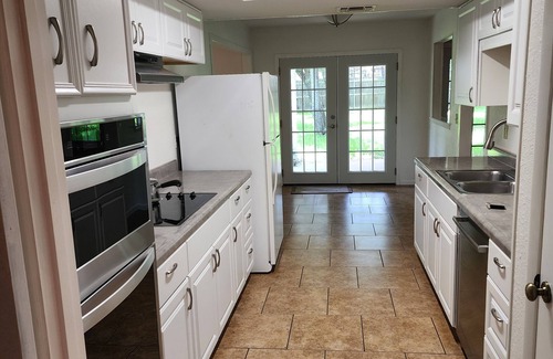 Georgetown House | "Elegant 3-Bedroom Escape with Stunning Views and Modern Comforts"