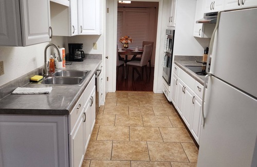 Georgetown House | "Elegant 3-Bedroom Escape with Stunning Views and Modern Comforts"