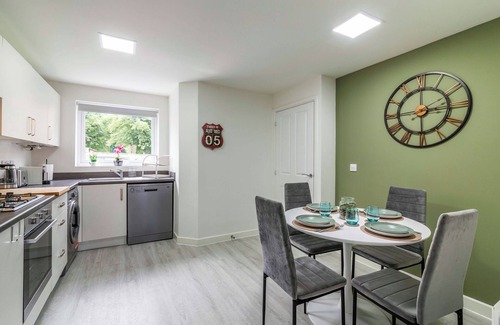 Nottingham House | Elegant 3 Bedroom House with Parking