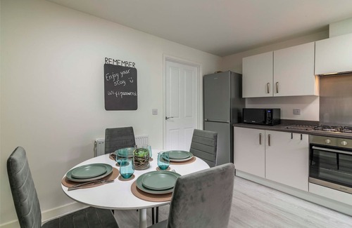 Nottingham House | Elegant 3 Bedroom House with Parking
