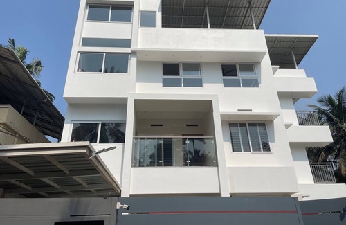 Thiruvananthapuram Apartment | Elegant 3-BR Serviced Apartment with Full Amenities and Near City Hotspots