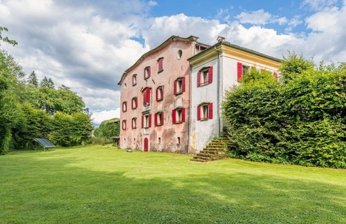 Belluno Apartment | Elegant 350 sqm apartment for 6 people, located on two levels of a historic 18th century villa. The villa, with fine furnishings and frescoed galleries, will enchant you with its rooms, where history and comfort blend to give you an unforgettable experie