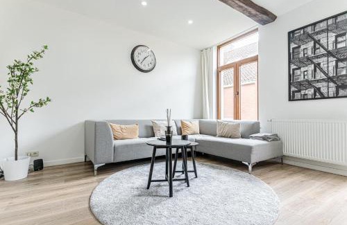 Ghent Apartment | Elegant 3BR & 1LR Waterfront Retreat in Ghent