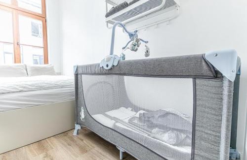Ghent Apartment | Elegant 3BR & 1LR Waterfront Retreat in Ghent