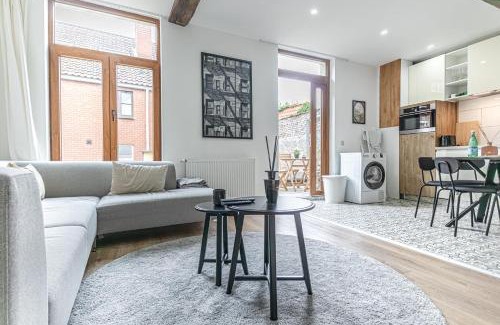 Ghent Apartment | Elegant 3BR & 1LR Waterfront Retreat in Ghent