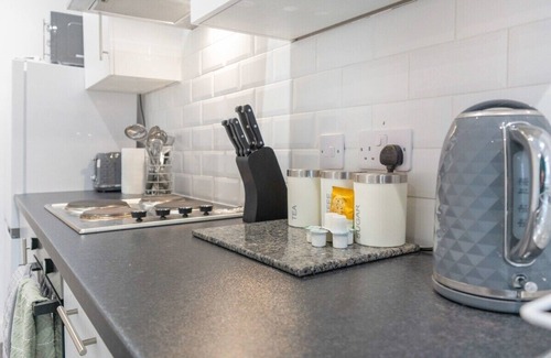 Darlington House | Elegant 4 Bedroom, Near South Park, Sleeps 7
