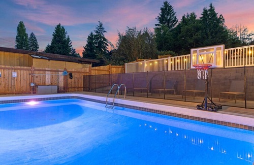 Highline House | Elegant 4BR/3BA Villa Pool & Resort Perks