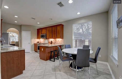 Sterling Ridge House | Elegant 4BR Retreat in The Woodlands – Spacious Home with backyard