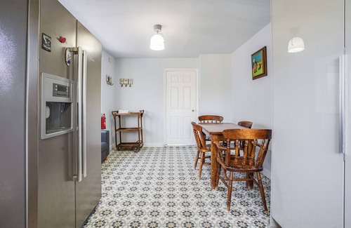Newham House | Elegant 4BR Victorian Gem in East London – Your Perfect City Retreat!