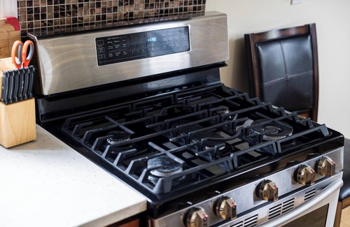 Valley Stream House | Elegant 5BR Family Oasis – 5 Mins to JFK, Walk to Mall & Train, Free Parking!