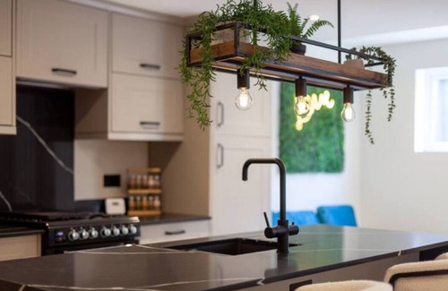 Crofton Park House | Elegant 5BR house w/garden & terrace, SE London