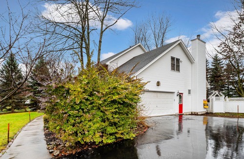 Williamsville House | Elegant and quiet, spacious family retreat in Williamsville