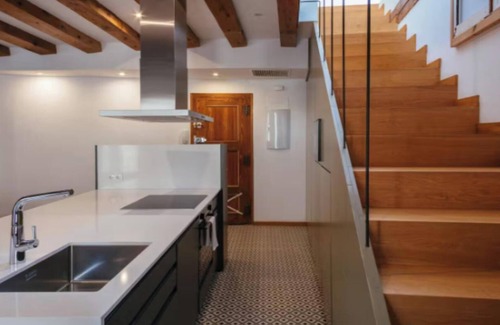 Ciutat Vella Apartment | Elegant and Spacious Apartment in the Heart of Barcelona