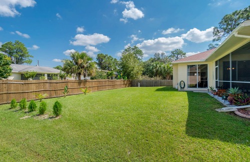 North Port House | Elegant and Spacious House - Modern Furnished Vacation Rental in North Port