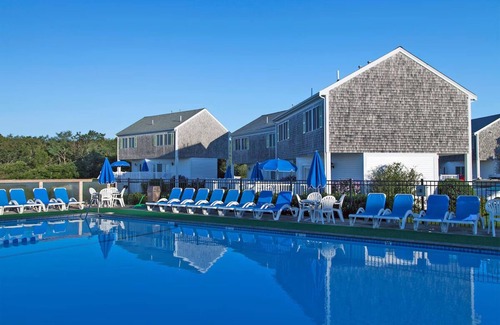West Yarmouth Apartment | Elegant Apt at Cape Cod Resort – Steps from Private Beach