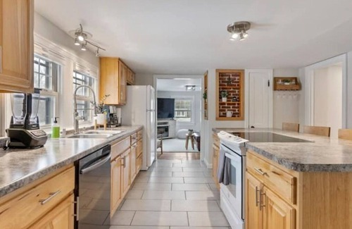 Southern Coast Apartment | Elegant apt minutes from beach