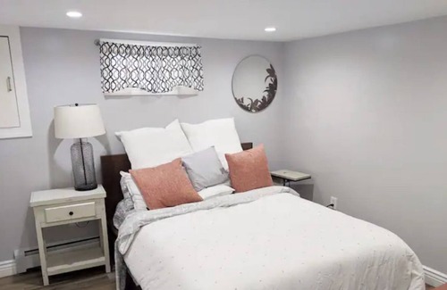 Valley Stream Apartment | Elegant basement apartment 15min from JFK +Parking