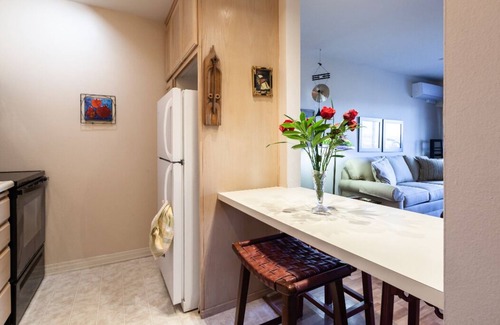 Crown Point Condo | Elegant Bay View Condo with bikes, good location