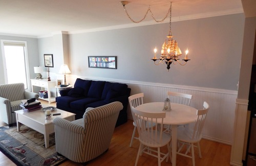 Ocean Park Condo | Elegant Beachfront Condo With Pool