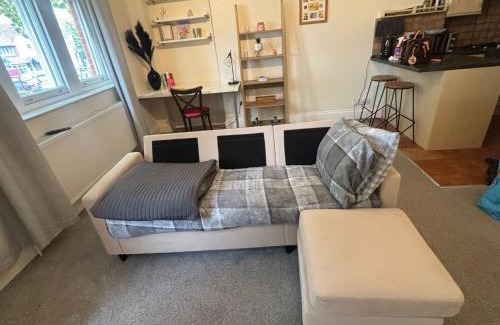 London Borough of Bromley Apartment | Elegant Boutique Flat in Historic Chislehurst