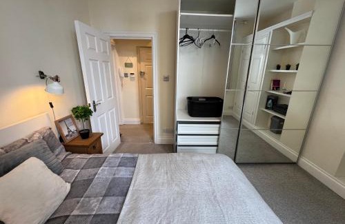 London Borough of Bromley Apartment | Elegant Boutique Flat in Historic Chislehurst