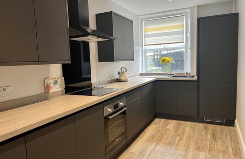 Plymouth Apartment | Elegant City Centre and Barbican/Hoe - 2 Bed Apartment with Private Courtyard