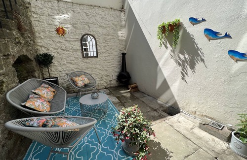 Plymouth Apartment | Elegant City Centre and Barbican/Hoe - 2 Bed Apartment with Private Courtyard