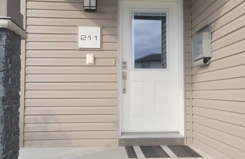 Saskatoon Condo | Elegant Condo near Airport, Restaurants and Park. Free parking