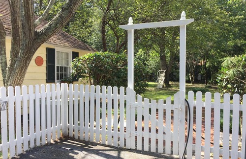 Summerville Historic District Cottage | Elegant cottage in historic Summerville- WEEKLY DISCOUNTS