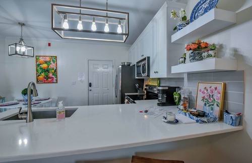 Tuscaloosa Condo | Elegant Elephant-New Listing! Book for Football season! Walk to Stadium!