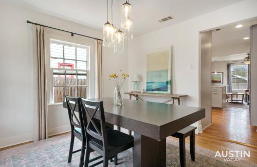 North Loop House | Elegant Escape Gourmet Kitchen and Outdoor Living