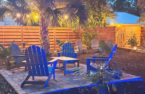 Downtown Historic District Apartment | Elegant, FREE BIKES dog-friendly downtown apart.