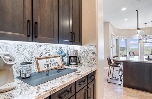 Estrella Mountain Ranch House | Elegant GOLF COURSE Retreat w/private CASITA! Pool/Hot Tub*WiFi*Putting Green