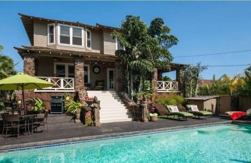 Kaimuki House | Elegant Hibiscus Manor, Private Saltwater Pool, AC, BBQ, Garage & EV Charger