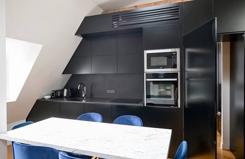 Champs-Elysees Apartment | Elegant Home 2BDR/6P Near Champs Elysées