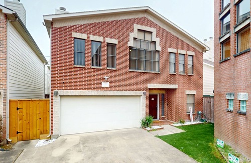 Willow Meadows/Willowbend Area House | Elegant home close to NRG Stadium, Downtown Houston, & The Medical Center