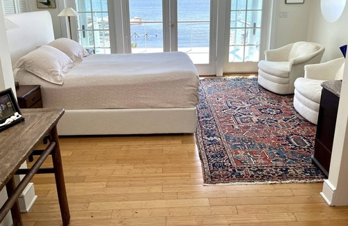 Stony Creek House | Elegant home direct waterfront on Long Island Sound overlooking Thimble Islands