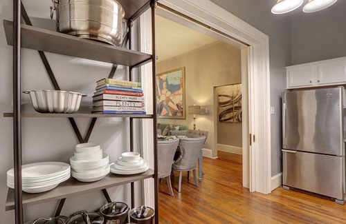 Historic Downtown Savannah Condo | Elegant Home Near Forsyth | Heated Pool Access