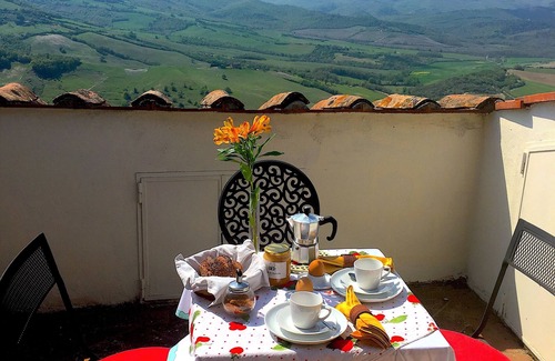 Radicondoli Apartment | Elegant, large duplex with renaissance details in charming village