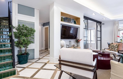 El Arenal Villa | Elegant & large town house with rooftop terrace