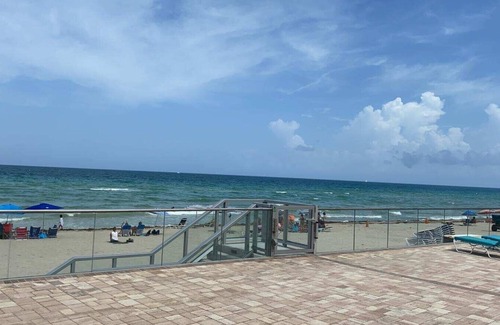 Hollywood South Central Beach Condo | 🌴 Elegant Luxe Retreat | 1BR Oceanfront Suite Sleeps 6