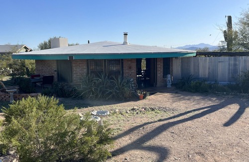 Tucson Estates House | Elegant magical rustic round house by Saguaro National Park
